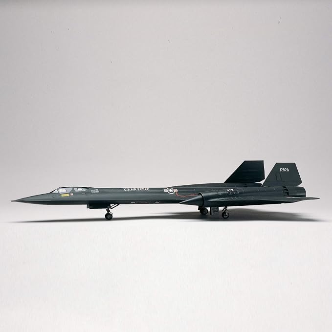 Revell 85-5810 SR-71 Blackbird 1:72 Scale 66-Piece Skill Level 4 Model Airplane - Image 2