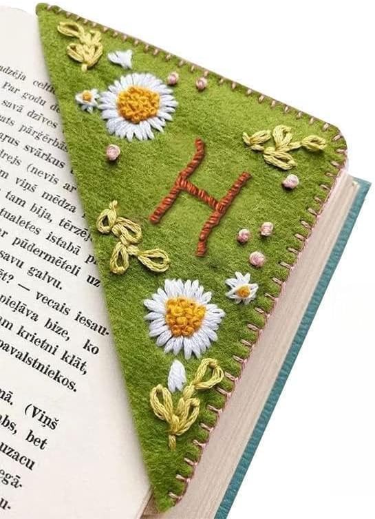 MOTEERLLU Personalized Hand Embroidered Corner Bookmark - Image 2