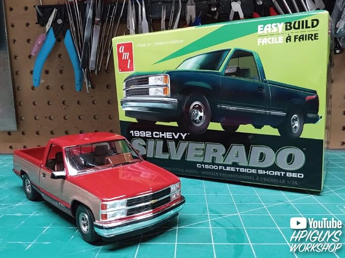 AMT 1992 Chevrolet Silverado Shortbed Fleetside Pickup Easy Build 1:25 Scale - Image 5