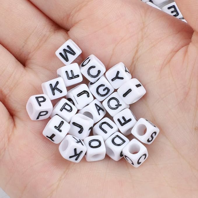 Quefe 1440pcs Acrylic Letter Beads White Cube Sorted Alphabet Beads - Image 4
