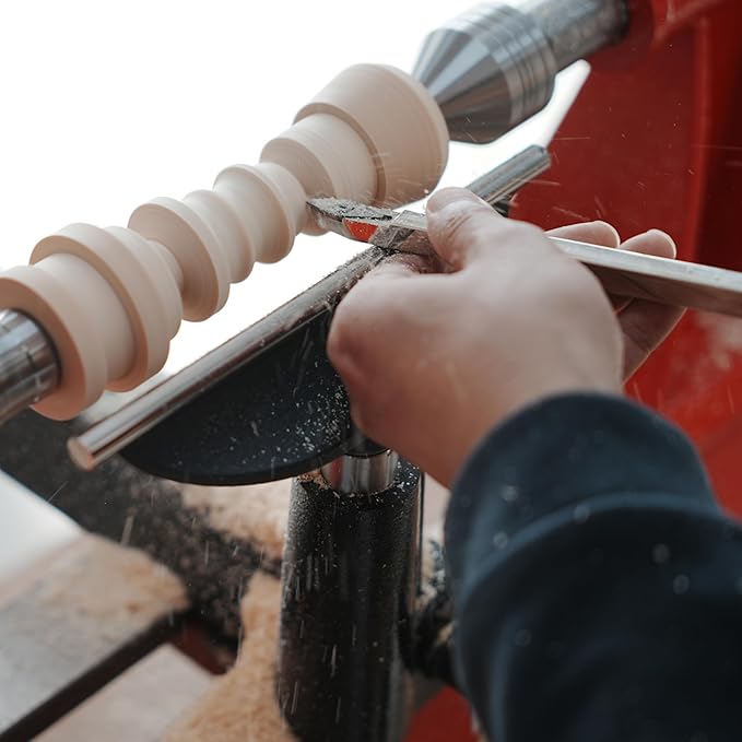 Overall length:18 3/4". Carbide Tipped Detailer Chisel For Woodturning, Beech handle length: 12 1/2", Tool bar length: 6 1/4", with 28 * 10 * 2.5mm-35°TCT DIAMOND BLADE.