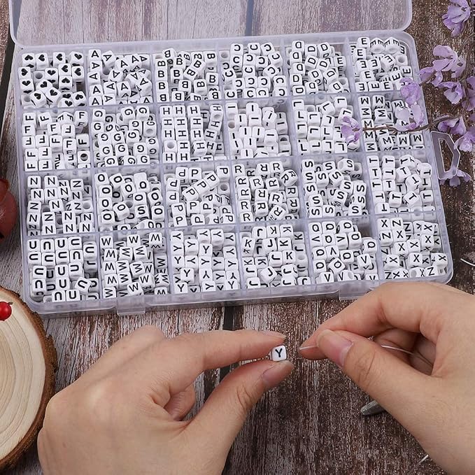 Quefe 1440pcs Acrylic Letter Beads White Cube Sorted Alphabet Beads - Image 6