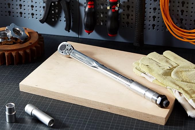 Amazon Basics 3/8-inch Drive Click Torque Wrench - 15-80 ft.-lb, 20.4-108.5 Nm