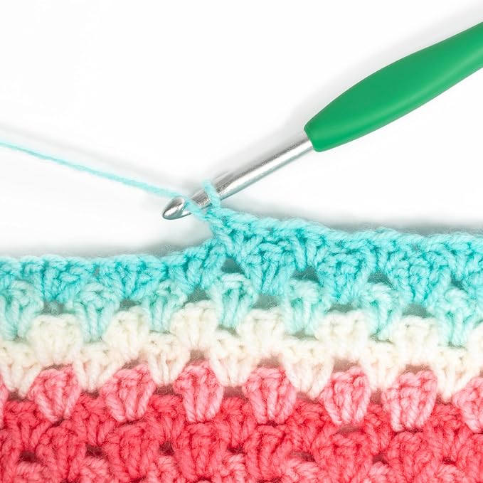 Clover 3672 Amour Crochet Hook Set, 10 sizes - Image 4
