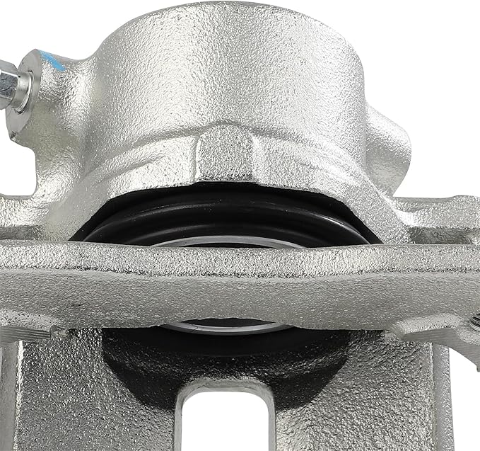 cciyu Front Right Brake Caliper Assembly w/Bracket 19B1486 1998 For Chevy For Tracker,1996 1997 For Geo For Tracker,1991 1992 1993 1994 1995 1996 1997 1998 For Suzuki For Sidekick